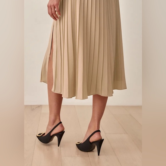 Elegant Reformation Verona Skirt Buff. Side buttons, pleated, sexy slit Timeless - Picture 4 of 10